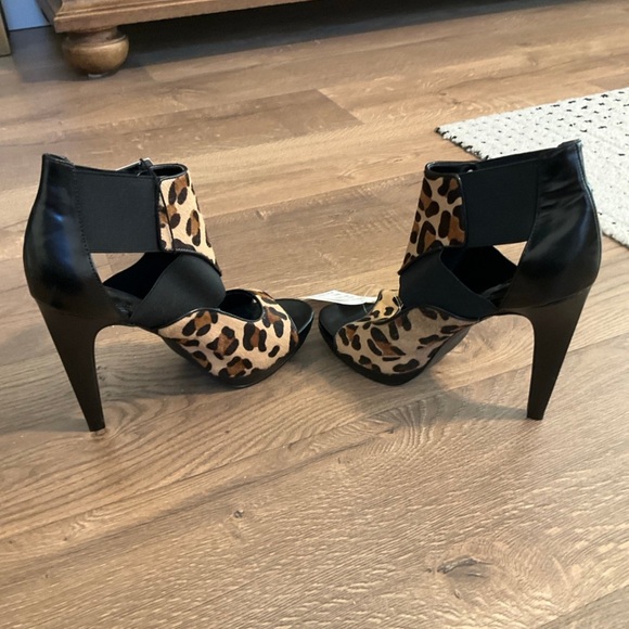 Calvin Klein Sonia black and cheetah print peep toe heel, 7.5, NWT! - Picture 6 of 11